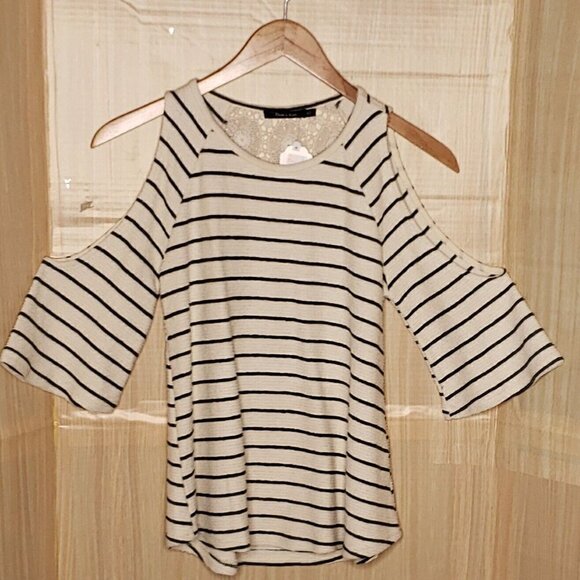 Doe & Rae Womens New Cream Black Striped Cold Shoulder Top Small - Picture 1 of 7